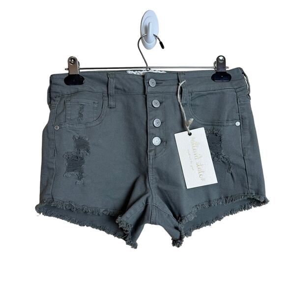 Altar’d State NEW Distressed Green High Rise 3” Shorts in Vini Meadows 27 / 5 - Picture 1 of 11